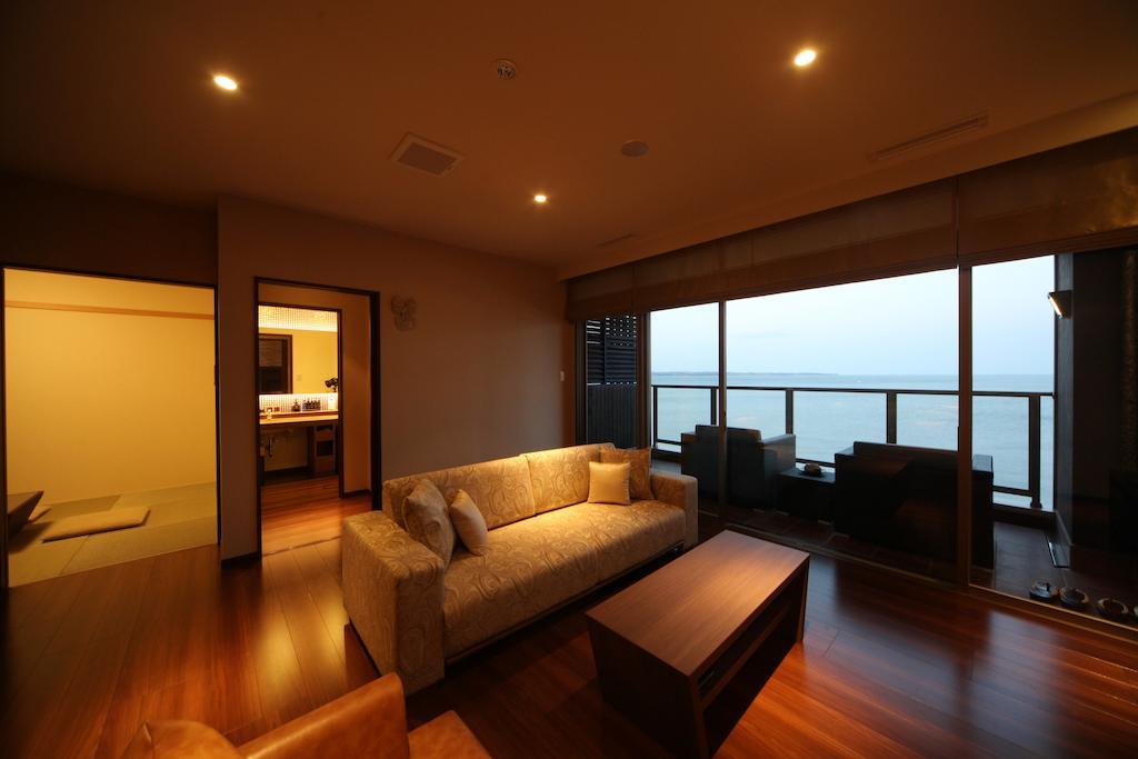 בפו Amane Resort Seikai חדר תמונה A living room in a typical apartment
